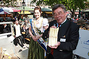 Spargelmann Josef Plöckl ist Vorsitzender des Spargelerzeugerverbands Südbayern (Foto: MartiN Schmitz)